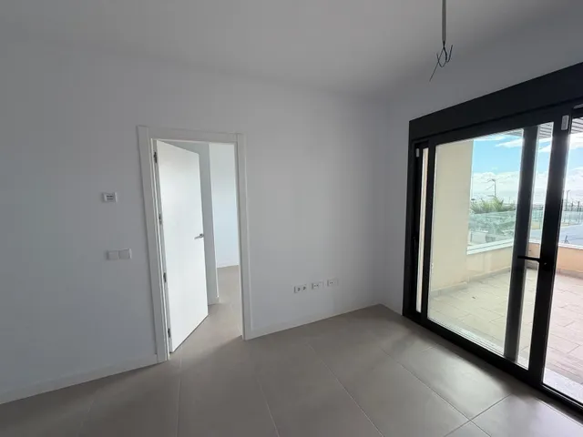 Piso con vista al Mar 300 m del mar. El residencial es el lugar perfecto para disfrutar de la vida frente al mar — 13