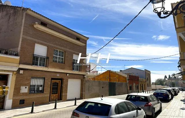Se vende amplio solar para edificar en Benimámet. / HH Asesores, Inmobiliaria en Burjassot / — 10