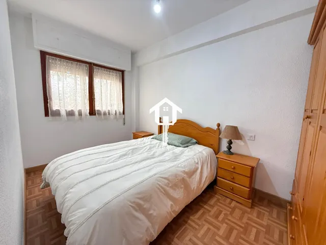Piso en venta en Alicante, 80m2, 3 habitaciones, 1 baño, segunda planta con ascensor,zona santo domingo — 28