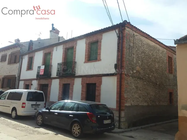 VENTA DE CASA CON NAVE Y JARDIN EN VEGANZONES. - foto 3