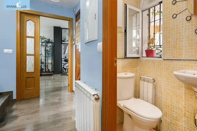 ¡Tu nuevo hogar te espera en Churriana de la Vega! Casa adosada con patio, garaje y futura parada de metro a pocos pasos. — 6