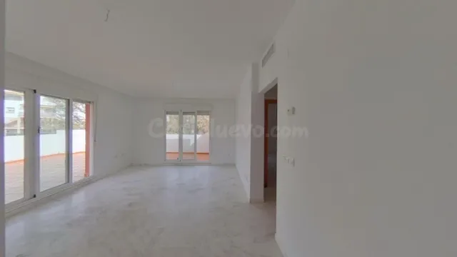 Benalmádena - Ático, 2 Dormitorios, Amplia Terraza - foto 4