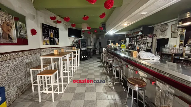 Piso, bar, local y cochera a la venta en Belmez — 24