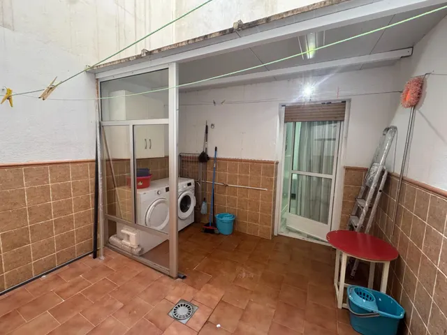 Se alquila piso por temporada en zona Capuchinos con aparcamiento. — 15