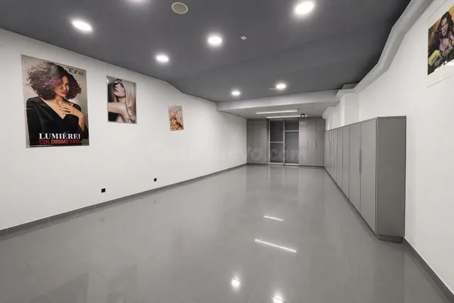 LOCAL COMERCIAL EN UBICACIÓN PREMIUM – ALTO TRÁNSITO Y VISIB - foto 3