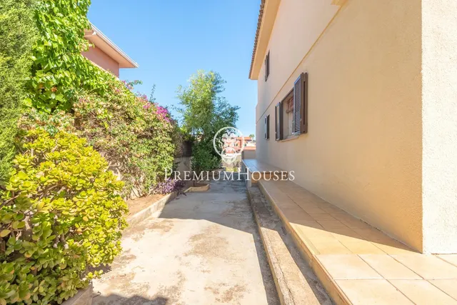 Casa con jardín y piscina en L'Aragai — 41