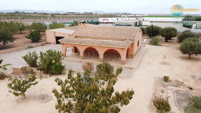 FINCA CON TERRENO Y APARTAMENTO INDEPENDIENTE CERCA DE AEROP - foto 2