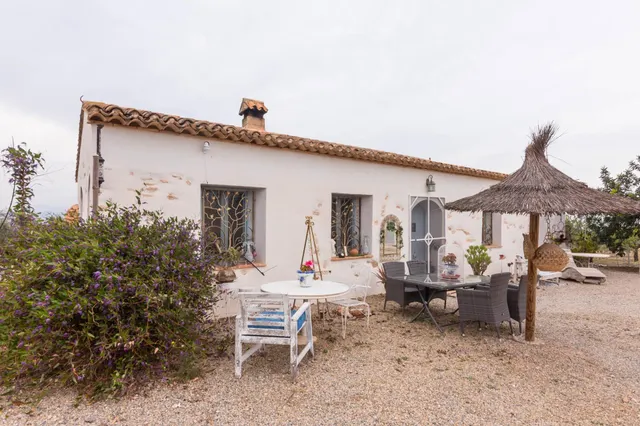 Se vende chalet único - Un rincón dónde habita el arte — 48