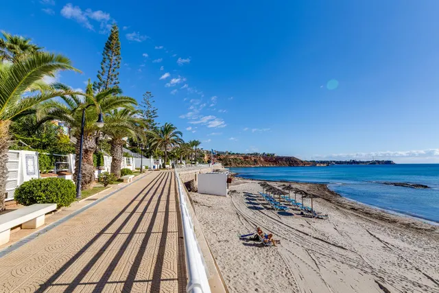 Chalet Adosado con Vistas al Mar en Aguamarina — 26
