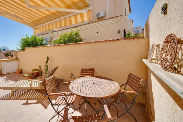 VILLA INDEPENDIENTE CON VISTAS AL MAR, PARCELA SOLEADA Y GRA - foto 4