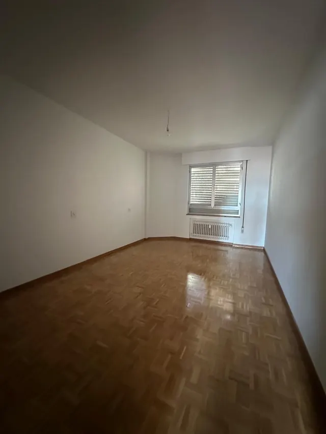 VENTA: Amplio Piso Zona Alta — 18