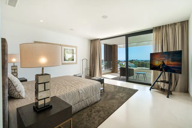 Chalet 5 habitaciones 625m² en venta - Costa del Sol — 41