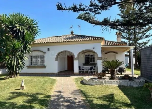 Exclusivo Chalet en Los Gallos, a solo minutos de la Playa L