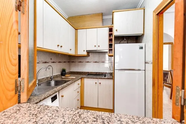Increíble apartamento de 2 dormitorios cerca de la playa en Torrevieja — 17