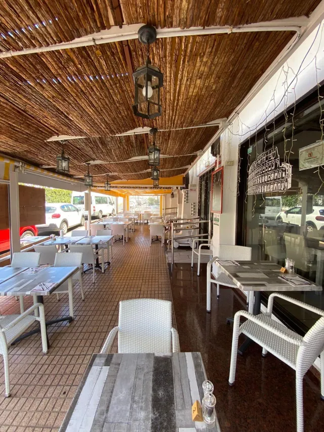 Traspaso de restaurante/pizzería con terraza grande en el ce - foto 3