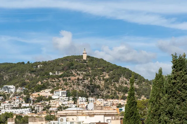 Ático exclusivo con vistas panorámicas, gran terraza y acces - foto 4