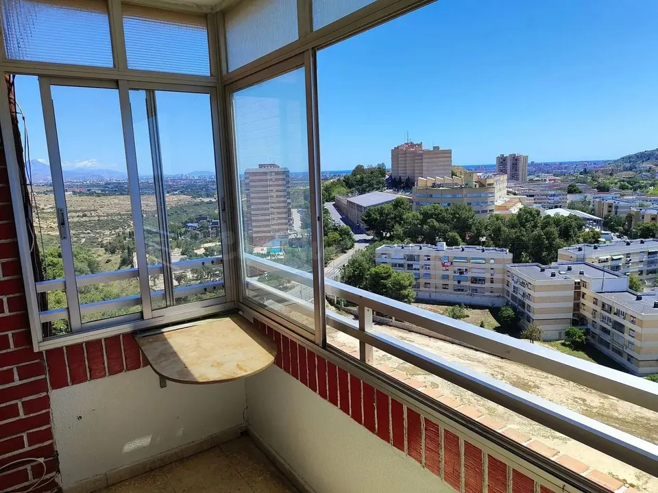 Piso en venta con garaje y piscina en Alicante