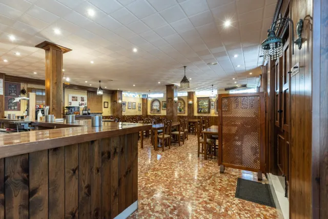 RESTAURANTE / CASA A LA VENTA-- GOJAR - foto 2