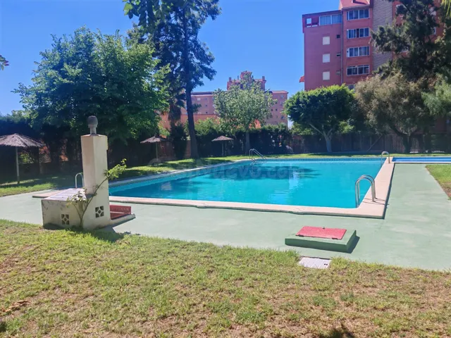 Piso con piscina en el corazón de San Blas – Alicante