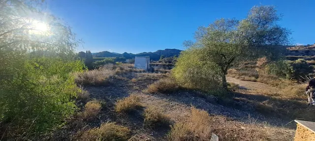 PARCELA DE 15.574M CON CASA DE 3 DORMITORIOS EN LIBRILLA - foto 3
