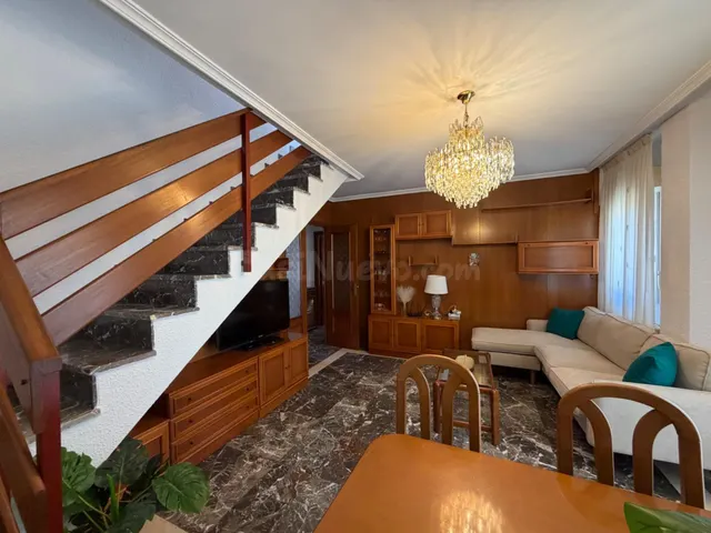 URBAMAR ALQUILA: Exclusivo Ático-Dúplex con Gran Terraza y Vistas a las Torres en Madrid — 4