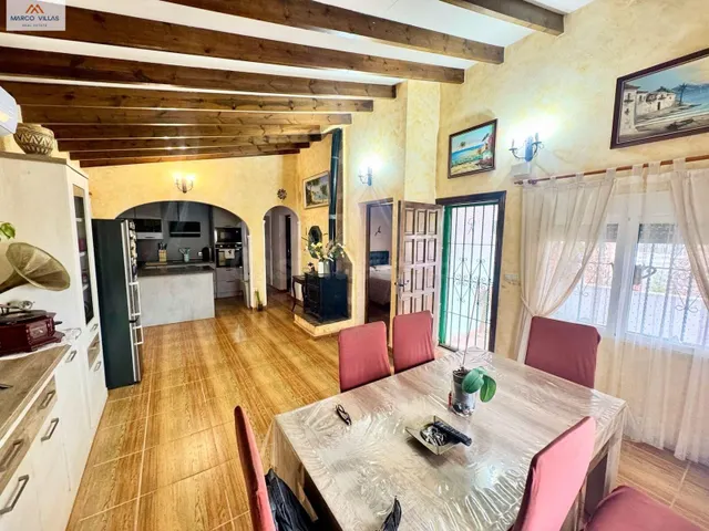 Villa con piscina-1285LM — 3