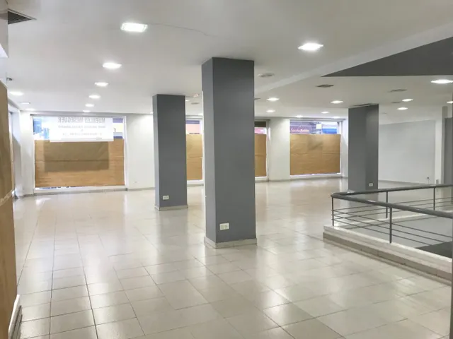 LOCAL COMERCIAL CÉNTRICO — 4