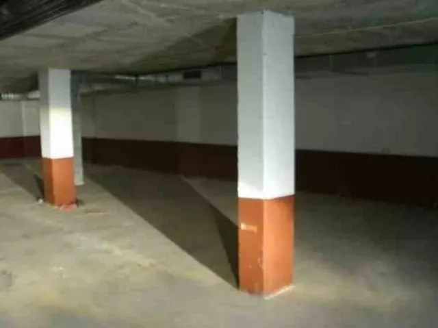 Garaje en venta en Calle Luis Batlles — 4