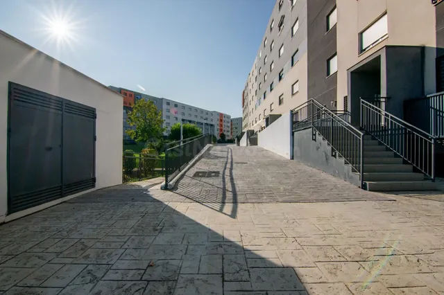 Piso moderno, luminoso y céntrico con garaje - foto 4