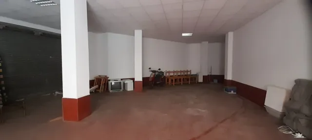 Local comercial en esquina — 2