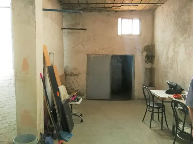 Local ideal instalar trasteros en Vall de Hebron — 8