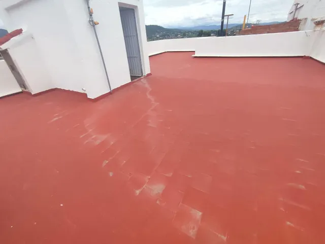 CASA EN ONDA DE DOS PLANTAS MAS TERRAZA — 35