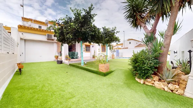 VILLA INDEPENDIENTE CON PISCINA, JARDÍN Y 5 DORMITORIOS EN T - foto 5