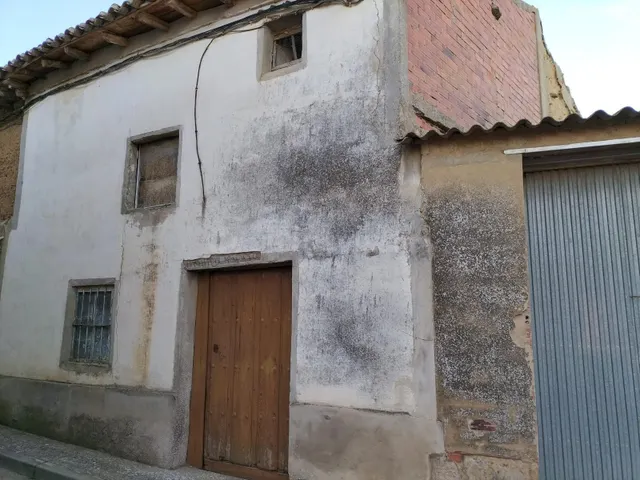 MONCASA VENDE 2 VIVIENDAS PARA DERRIBO EN AMUSCO CENTRO DEL  - foto 3