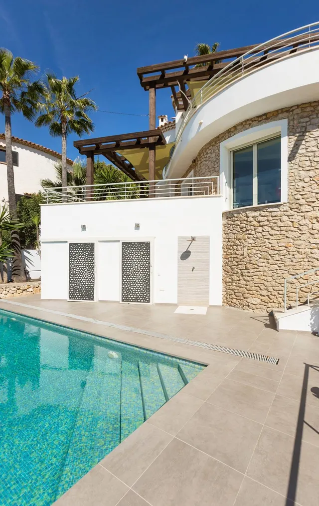 Villa Peñón. Villa con vistas panorámicas a la costa y orientación sur en venta en Benissa. — 19