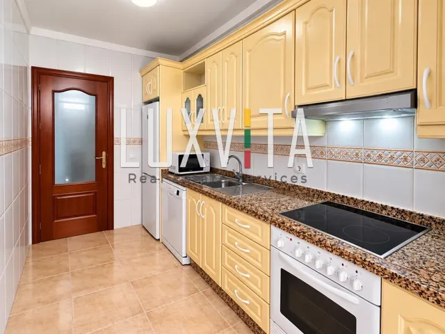 Amplio piso residencial de 2 dormitorios con garaje y trastero — 11