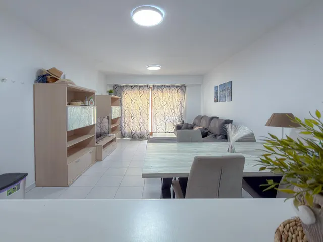 Amplio apartamento con 3 dormitorios y gran terraza con vistas a la piscina + Garaje incluido en el precio — 5
