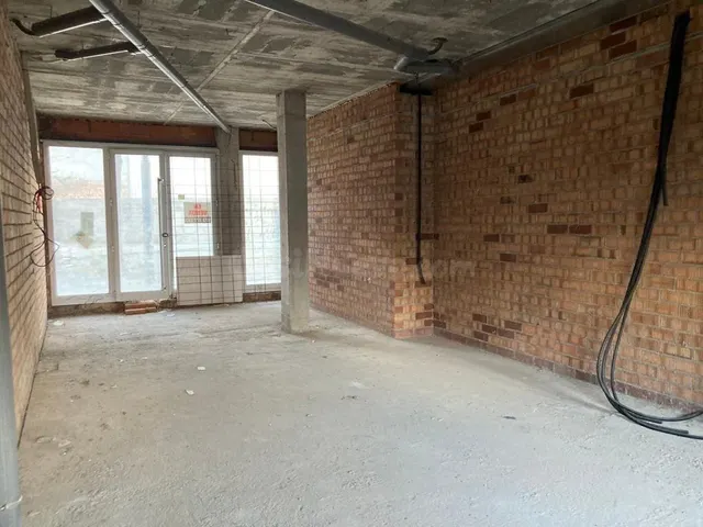 SE VENDE LOCAL COMERCIAL EN MANRESA