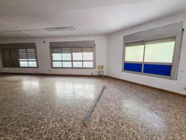 Primera planta de edificio de oficinas en alquiler en Barberá del Vallés — 6