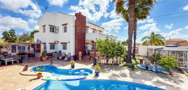 Villa 7 habitaciones 480m² en venta - Centro de la Ciudad Quesada — 28