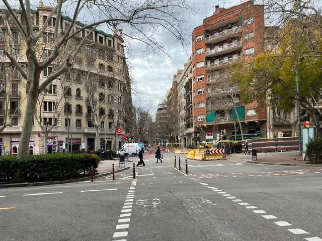 Amplia Planta Baja en c/Monistrol (Vila de Gràcia) Barcelona — 24