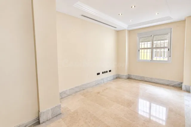 OFICINA DE 110 M2 CON GARAJE Y POSIBILIDAD DE CAMBIO DE USO  - foto 5