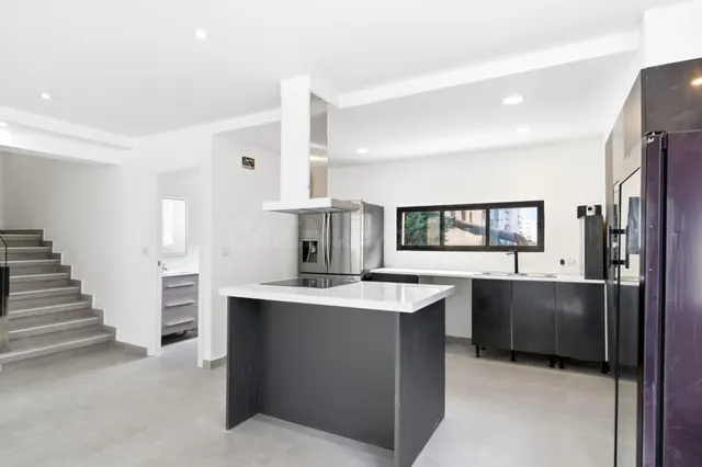 Chalet independiente en venta en Calle de la Roca Negra — 4
