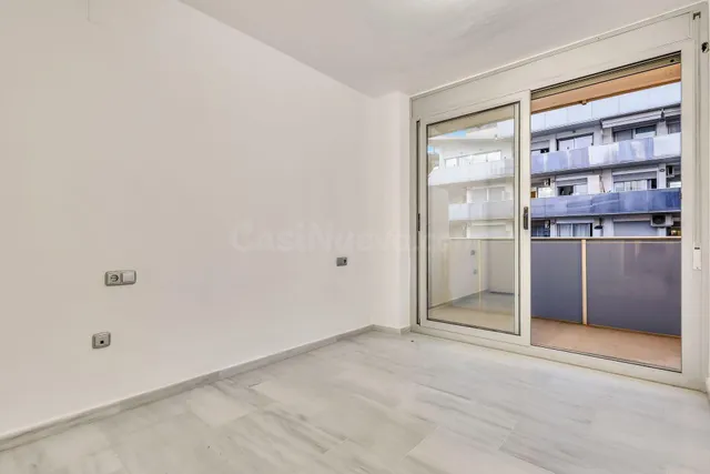 Apartamento de 2 dormitorios en Benidorm - foto 2