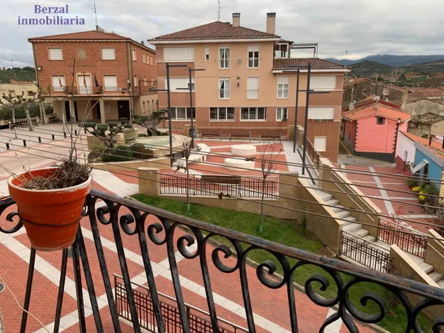 Casa de pueblo en venta en Entrena. Para reformar, con muchas posibilidades, — 38