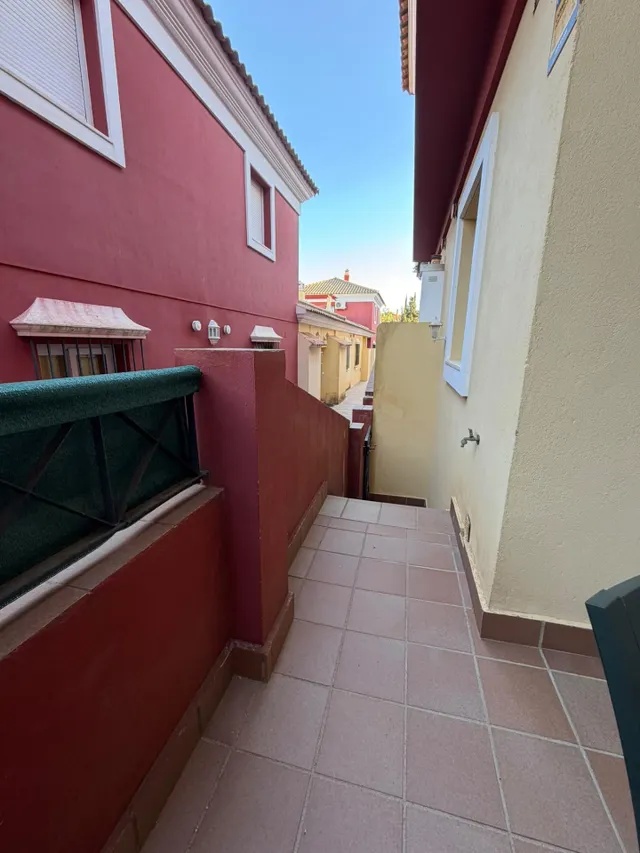 Adosado de esquina con jardín, dos terraza, dos plazas de garaje a 700 m de la playa — 19