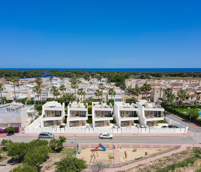 Villa independiente con piscina privada, solárium y vistas a la laguna en Moncayo — 2