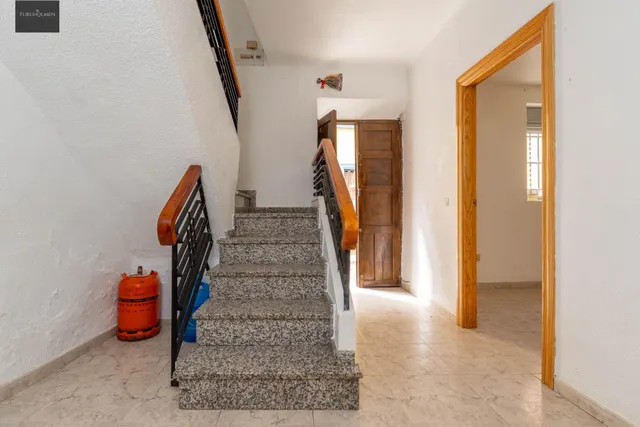 Amplia Casa en Venta en Guadix - Oportunidad de Inversión — 48