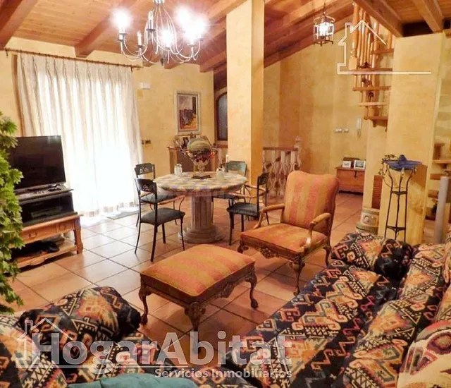 ¡CASA ESPECTACULAR! AMPLIA Y LUMINOSA CON BALCÓN Y TERRAZA — 5