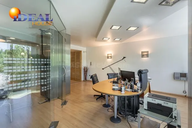 EXCLUSIVO INMUEBLE EN PLAZA DE CARRETAS, JUNTO AL EMBLEMÁTICO PASEO DEL SALÓN — 4